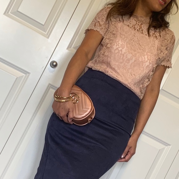 Clothes - Picture 3 of 8